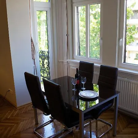 Five Season's Apartman *
