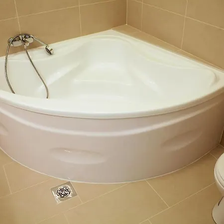 Apartman Five Season's