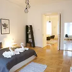 Five Season's Apartamento