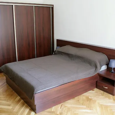 Five Season's Apartment *