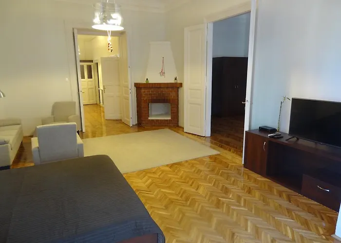 Five Season's בודפשט