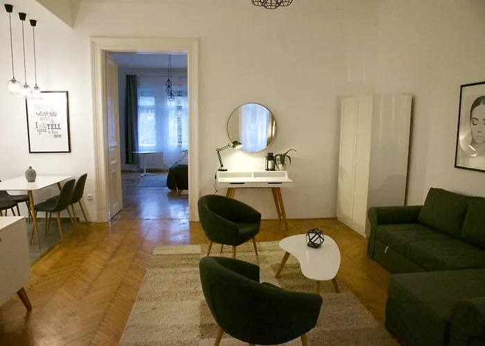 Five Season's * בודפשט