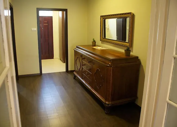 Five Season's * בודפשט