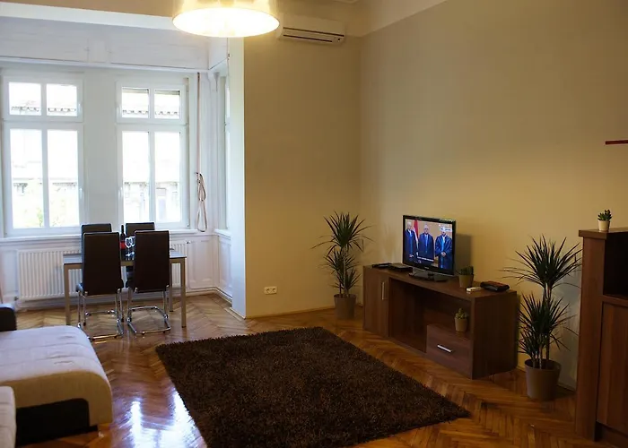 Five Season's בודפשט