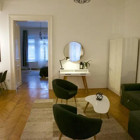 Five Season's * Budapest