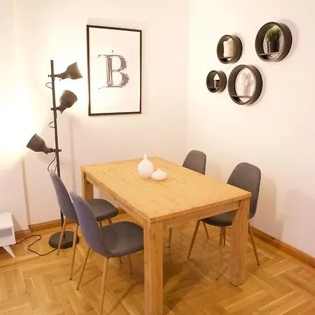 Five Season's * Budapest